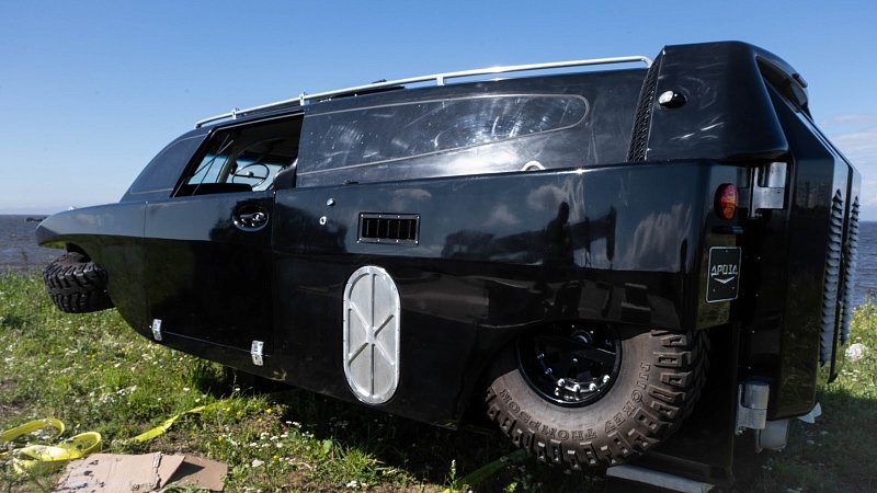 Дозорно-разведывательный плавающий глиссирующий автомобиль "Дрозд"
